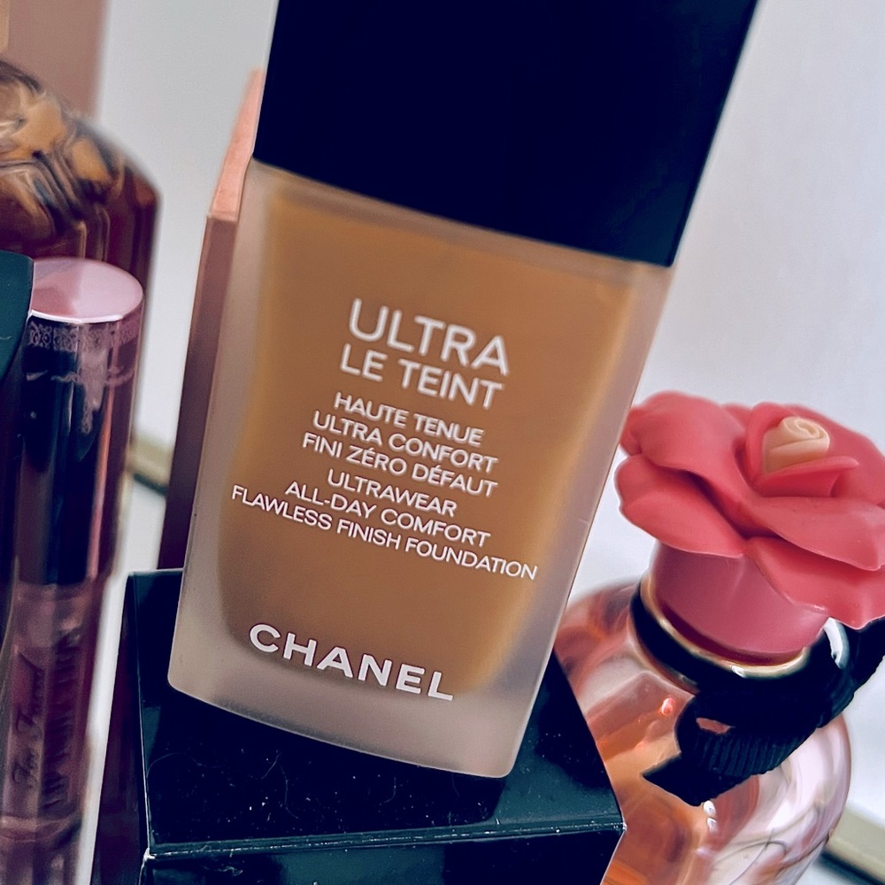 CHANEL ULTRA LE TEINT ALL-DAY COMFORT FLAWLESS FINISH FOUNDATION